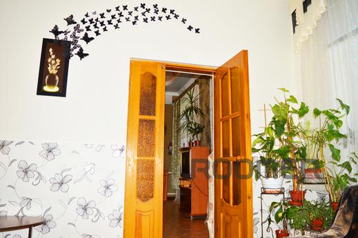 House in dvuhminutah Sea in Feodosia., Feodosia - apartment by the day