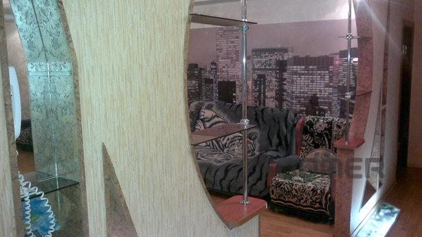 Hourly, daily or weekly own three-room apartment with design