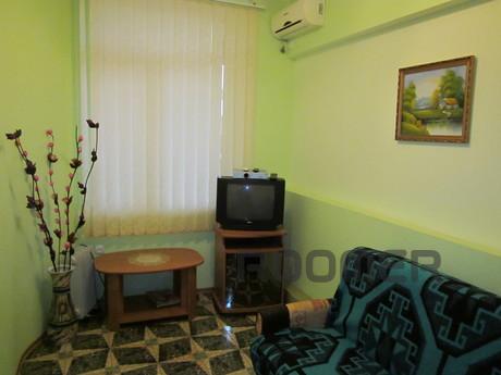 Rent a room at the sea at any time, Yalta - apartment by the day