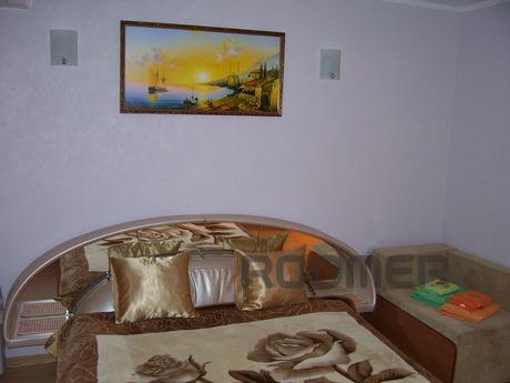 Rent a room at the sea at any time, Yalta - apartment by the day