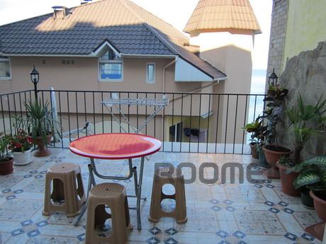 Rent a room at the sea at any time, Yalta - apartment by the day