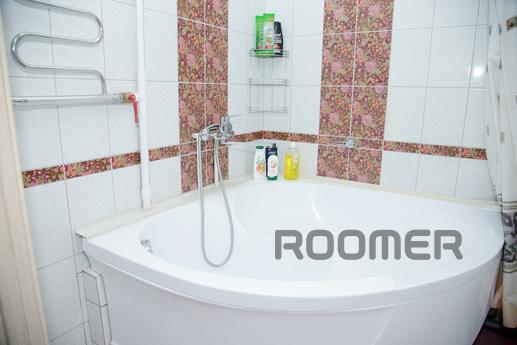 LIVE COMFORTABLY AND BE IN THE CENTER OF, Novosibirsk - apartment by the day
