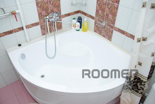 LIVE COMFORTABLY AND BE IN THE CENTER OF, Novosibirsk - apartment by the day