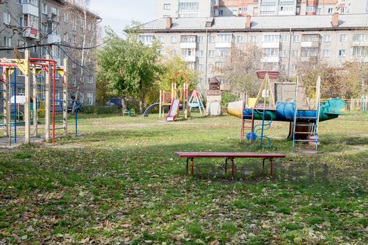 THIS APARTMENT WILL NOT LEAVE YOU INDIVI, Novosibirsk - apartment by the day