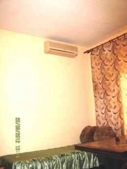 50 meters to the beach, Feodosia - apartment by the day