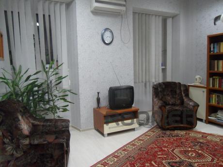 The historic center, near the sea, Odessa - apartment by the day