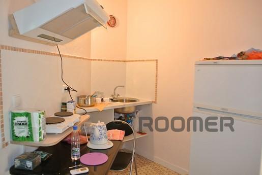 Yalta home studio with a courtyard for o, Yalta - apartment by the day