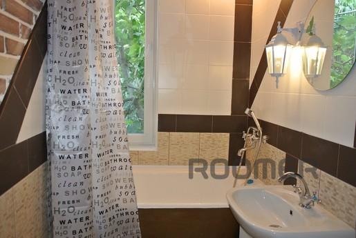 Yalta home studio with a courtyard for o, Yalta - apartment by the day