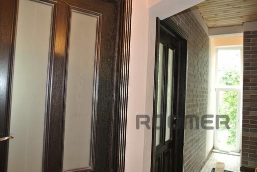 Yalta home studio with a courtyard for o, Yalta - apartment by the day