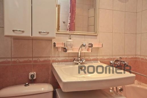 Bright 3-bedroom on Belarus (027), Moscow - apartment by the day