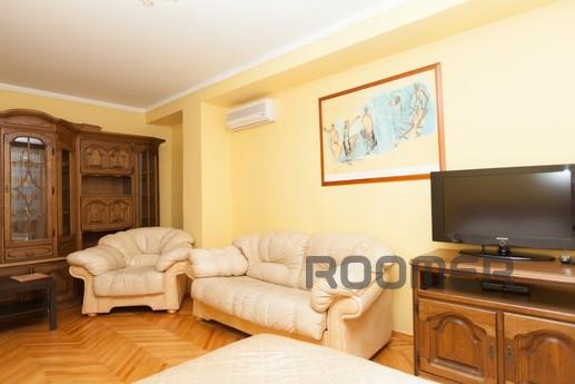 3 bedroom at Smolenskaya (120), Moscow - apartment by the day