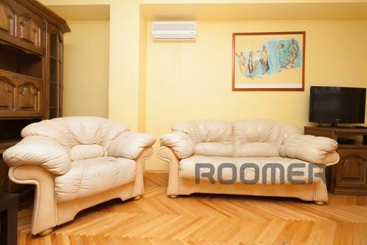 3 bedroom at Smolenskaya (120), Moscow - apartment by the day