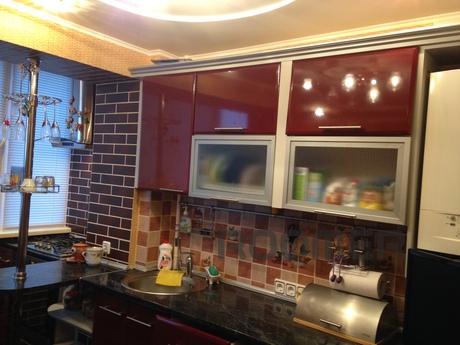 Cdam cool 1-com. m. on October., Alushta - apartment by the day