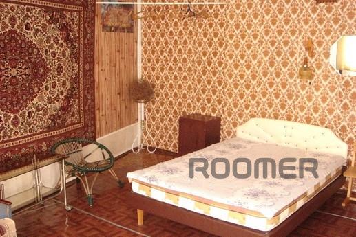 Сдам  3-комн. квартиру в пгт Партенит, Алушта - квартира посуточно