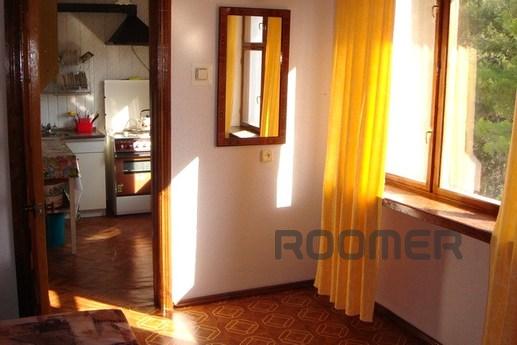 Сдам  3-комн. квартиру в пгт Партенит, Алушта - квартира посуточно