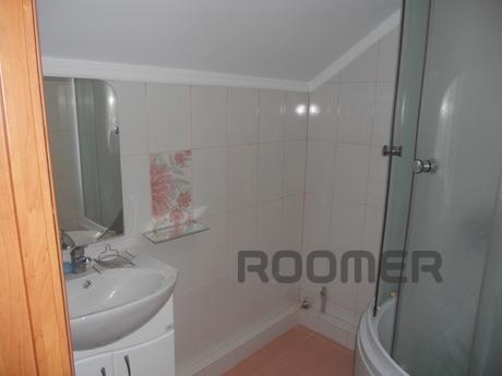 Rent a house with a garage., Yalta - apartment by the day