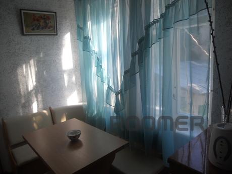 Rent 2-bedroom apartment with garage, Yalta - apartment by the day