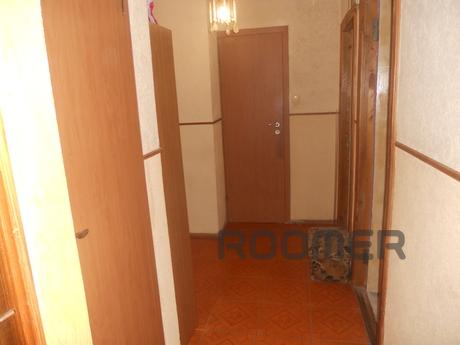 Rent 2-bedroom apartment with garage, Yalta - apartment by the day