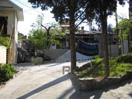 2-storey cottage. Two 1-rooms. numbers, Alushta - apartment by the day