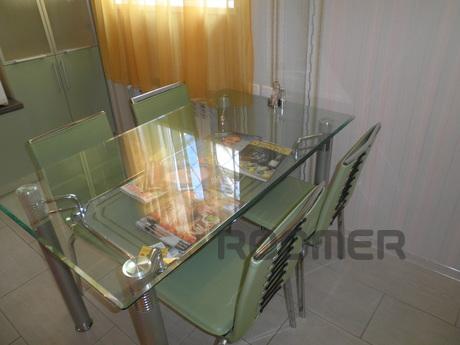 Steep apartment on the street. Lenin district 