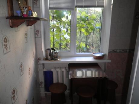 2 bedroom near the sea on Lenina, Alushta - apartment by the day