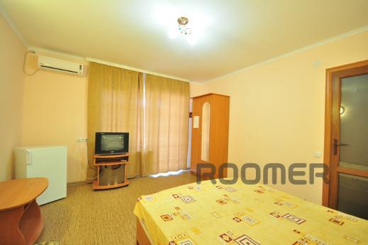 Rooms at the 400 meters from the sea, Sudak - apartment by the day