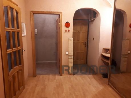 Good 3-room apartment, caravan, Duffy., Kharkiv - apartment by the day