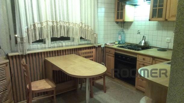 Good 3-room apartment, caravan, Duffy., Kharkiv - apartment by the day