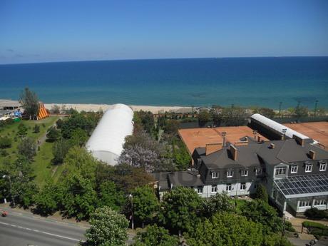 Location: 5 minutes walk to the sea, stunning views from the