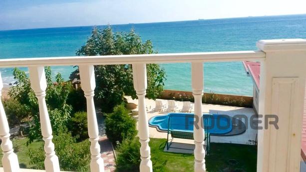 Rent 6 rooms house with pool, 1 line., Chernomorsk (Illichivsk) - apartment by the day