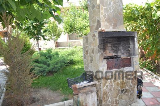 Rent 6 rooms house with pool, 1 line., Chernomorsk (Illichivsk) - apartment by the day