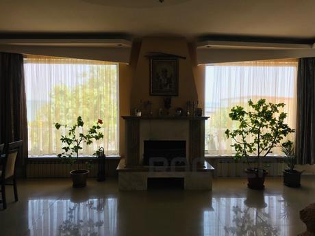 Rent 6 rooms house with pool, 1 line., Chernomorsk (Illichivsk) - apartment by the day