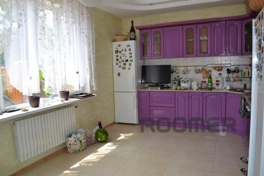 Rent 6 rooms house with pool, 1 line., Chernomorsk (Illichivsk) - apartment by the day