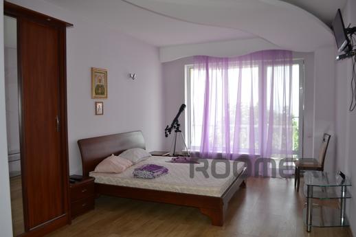 Rent 6 rooms house with pool, 1 line., Chernomorsk (Illichivsk) - apartment by the day