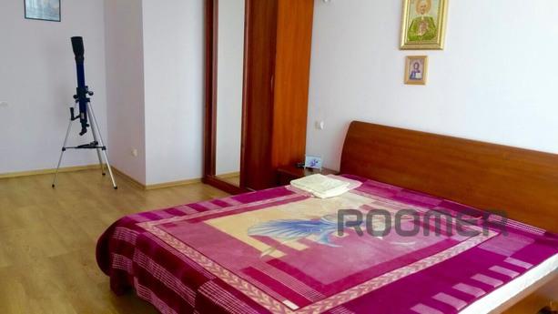 Rent 6 rooms house with pool, 1 line., Chernomorsk (Illichivsk) - apartment by the day
