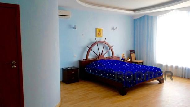 Rent 6 rooms house with pool, 1 line., Chernomorsk (Illichivsk) - apartment by the day