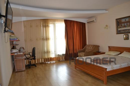 Rent 6 rooms house with pool, 1 line., Chernomorsk (Illichivsk) - apartment by the day