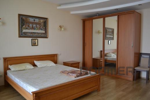 Rent 6 rooms house with pool, 1 line., Chernomorsk (Illichivsk) - apartment by the day