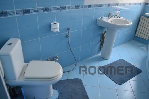 Rent 6 rooms house with pool, 1 line., Chernomorsk (Illichivsk) - apartment by the day