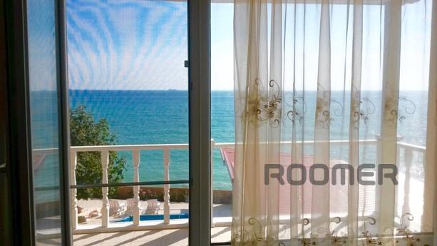 Rent 6 rooms house with pool, 1 line., Chernomorsk (Illichivsk) - apartment by the day