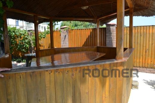 Rent 6 rooms house with pool, 1 line., Chernomorsk (Illichivsk) - apartment by the day