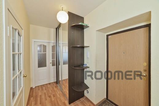 rent with renovated, Yekaterinburg - apartment by the day