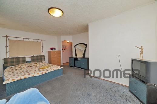 1 km Railways Station, Yekaterinburg - apartment by the day
