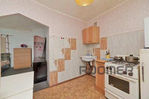 1 km Railways Station, Yekaterinburg - apartment by the day