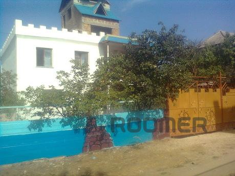 Rent a cozy house with a large green infield in Sudak near t