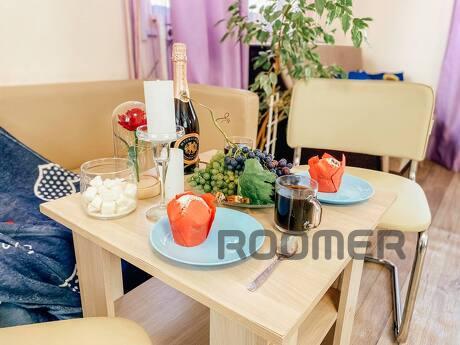 Studio apartment on Pobeda 2nd floor, Sevastopol - apartment by the day