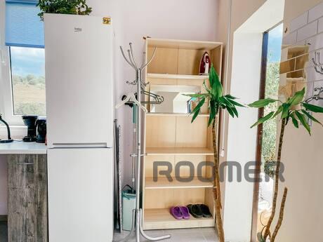 Studio apartment on Pobeda 2nd floor, Sevastopol - apartment by the day