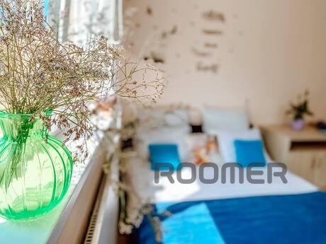 Studio apartment on Pobeda 2nd floor, Sevastopol - apartment by the day