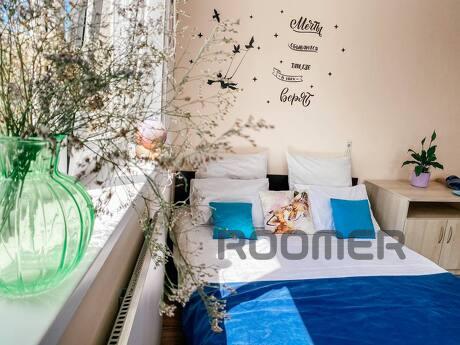 Studio apartment on Pobeda 2nd floor, Sevastopol - apartment by the day