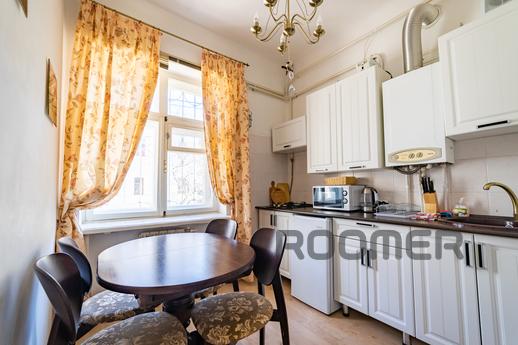 One bedroom apartment in the city center, Sevastopol - apartment by the day